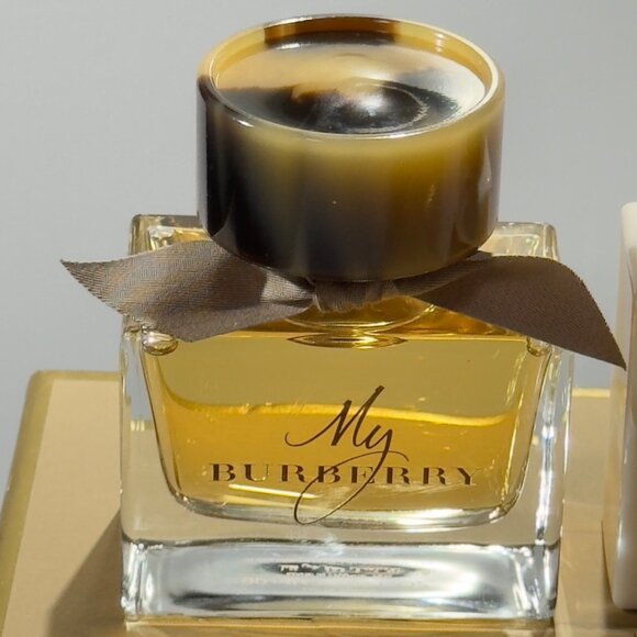 My Burberry Gift Set With 3.0 Oz Eau De Parfum 2.5 Oz Body Lotion & 0.25 Oz Roll - Picture 9 of 13